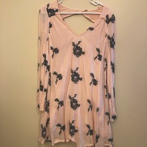 Free People Embroidered Floral Dress with Pockets and built-in Slip - SIZE L